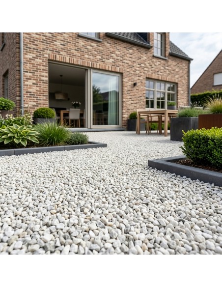 Terras aangelegd met Gletsjer White Siergrind | Advance Greenshop