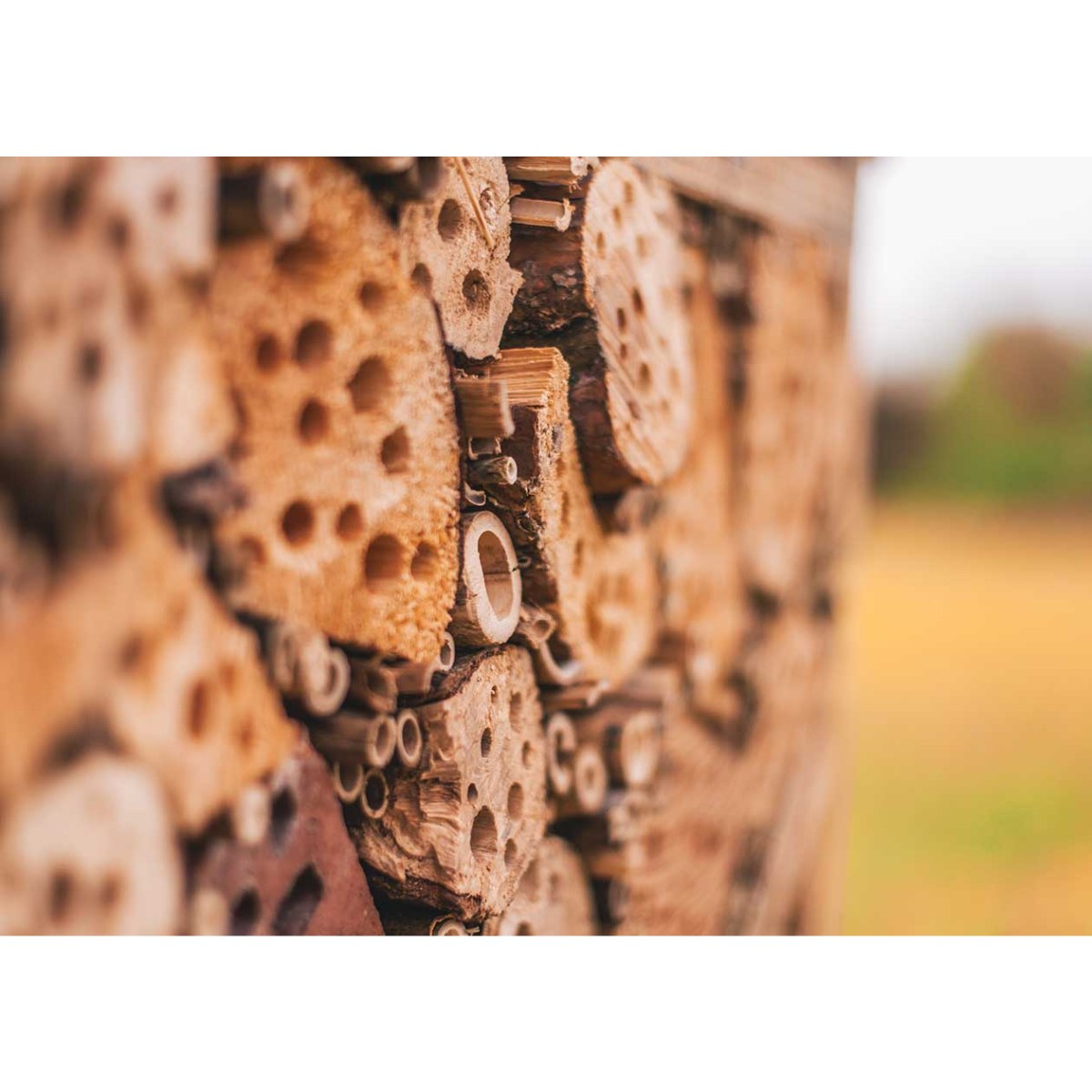 Insectenhotel staand, groot model, sfeerbeeld