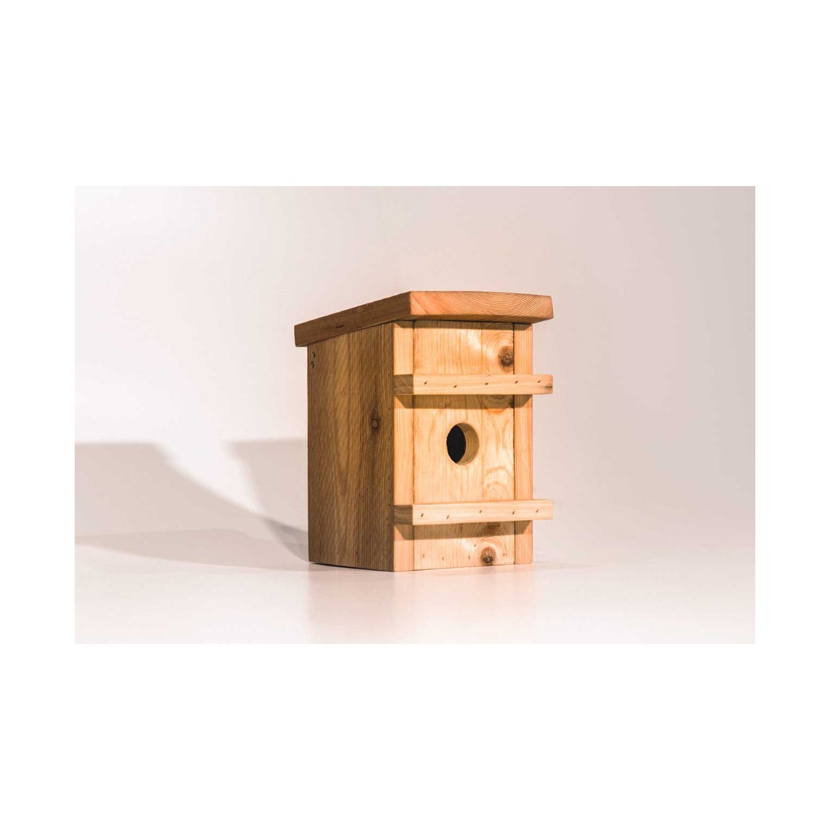 Nestkast Eikelmuis, productfoto op witte achtergrond